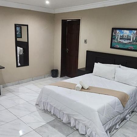 Jomus Guest House Welkom Bagian luar foto